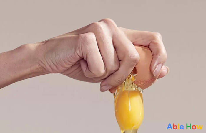 crack an egg with one hand